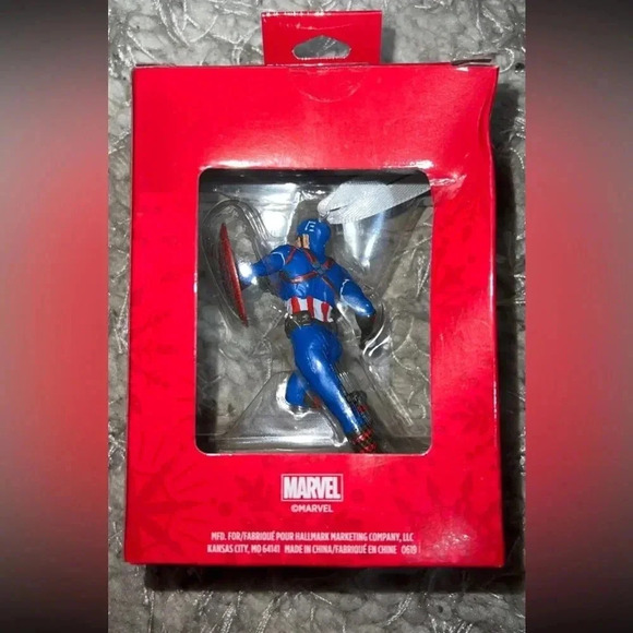 Hallmark Ornaments - Captain America Marvel Avenger - Picture 2 of 3